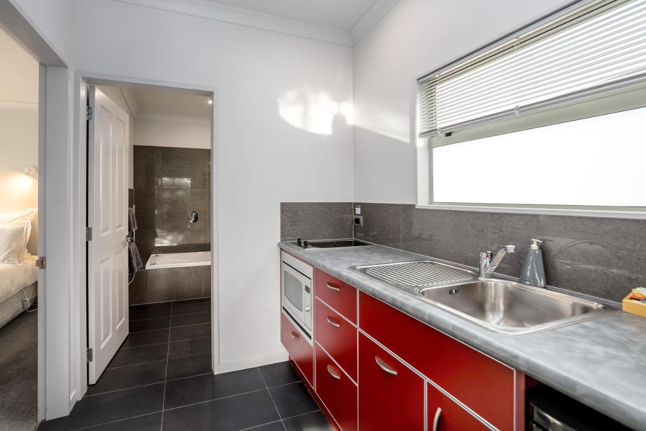 Two Four Cologne Villa Martinborough Exteriör bild