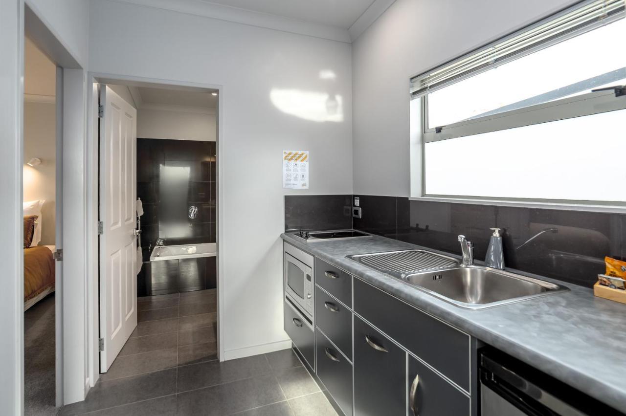 Two Four Cologne Villa Martinborough Exteriör bild