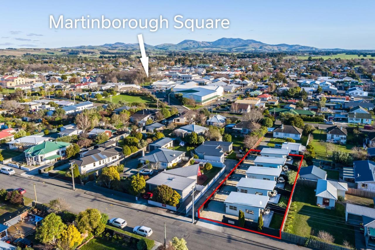 Two Four Cologne Villa Martinborough Exteriör bild